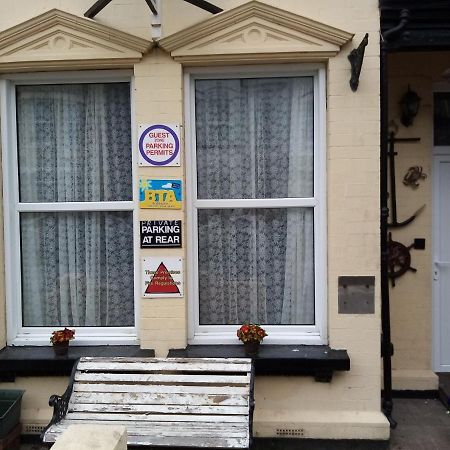 Puffin Holiday Apartments ブリドリントン エクステリア 写真